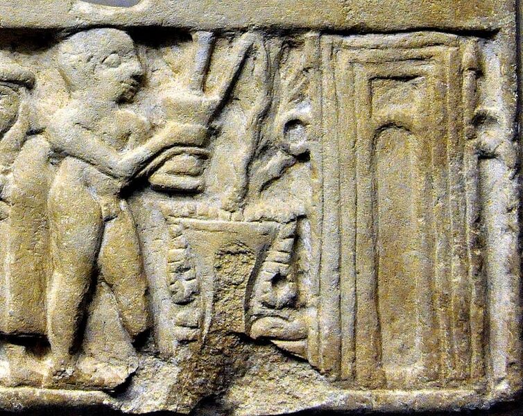 ファイル:Wall plaque showing libation scene from Ur, Iraq, 2500 BCE. British Museum (libation detail).jpeg